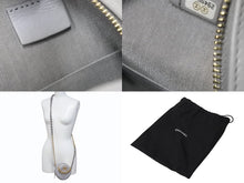 Load image into Gallery viewer, 極美品 CHANEL シャネル ショルダーバッグ シャネル19 ラウンド ホワイト ラムスキン 29番台 ゴールド、シルバー金具 29495568 中古 4b002656