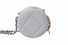 Load image into Gallery viewer, 極美品 CHANEL シャネル ショルダーバッグ シャネル19 ラウンド ホワイト ラムスキン 29番台 ゴールド、シルバー金具 29495568 中古 4b002656
