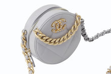Load image into Gallery viewer, 極美品 CHANEL シャネル ショルダーバッグ シャネル19 ラウンド ホワイト ラムスキン 29番台 ゴールド、シルバー金具 29495568 中古 4b002656