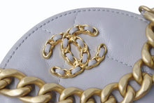 Load image into Gallery viewer, 極美品 CHANEL シャネル ショルダーバッグ シャネル19 ラウンド ホワイト ラムスキン 29番台 ゴールド、シルバー金具 29495568 中古 4b002656