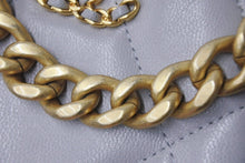 Load image into Gallery viewer, 極美品 CHANEL シャネル ショルダーバッグ シャネル19 ラウンド ホワイト ラムスキン 29番台 ゴールド、シルバー金具 29495568 中古 4b002656