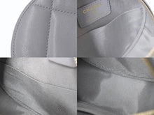 Load image into Gallery viewer, 極美品 CHANEL シャネル ショルダーバッグ シャネル19 ラウンド ホワイト ラムスキン 29番台 ゴールド、シルバー金具 29495568 中古 4b002656