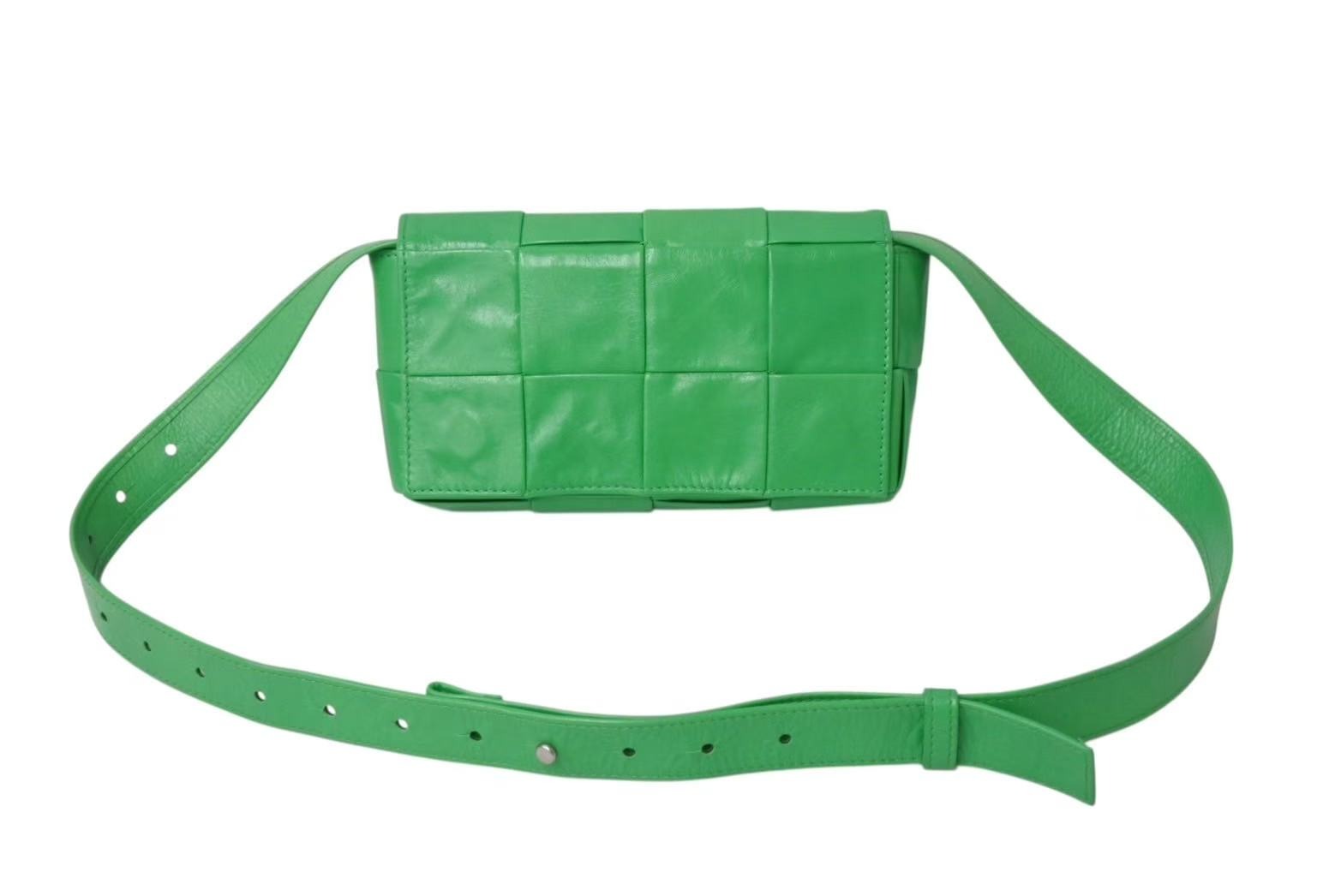 新着】【中古】BOTTEGA VENETA(ボッテガヴェネタ) ハンドバッグ ライト  