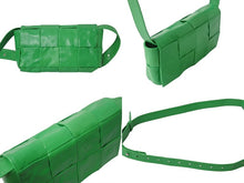 Load image into Gallery viewer, 極美品 BOTTEGAVENETA ボッテガヴェネタ イントレチャート カセット ボディバッグ 651053 グリーン カーフスキン シルバー金具 中古 4b002657