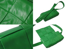 Load image into Gallery viewer, 極美品 BOTTEGAVENETA ボッテガヴェネタ イントレチャート カセット ボディバッグ 651053 グリーン カーフスキン シルバー金具 中古 4b002657