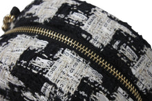 Load image into Gallery viewer, 極美品 CHANEL シャネル ラウンド チェーンショルダーバッグ AP0245 29番台 シャネル19 ココマーク ツイード ホワイト ブラック 中古 4b002661