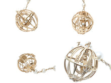 Load image into Gallery viewer, CHANEL シャネル チェーンベルト 06A刻印 ココマーク フェイクパール ラインストーン メタル GP ゴールド 鳥カゴモチーフ 美品 中古 4b002670