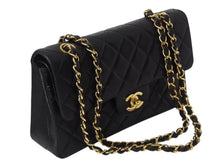 Load image into Gallery viewer, 極美品 CHANEL シャネル マトラッセ23 Wフラップ Wチェーンショルダーバッグ 5番台 ラムスキン ココマーク ブラック ゴールド金具 中古 4b002678