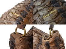 Load image into Gallery viewer, MIUMIU ミュウミュウ ハンドバッグ 編み込み レザー ブラウン イタリア製 ゴールド金具 ロゴ金具 美品 中古 4b002686