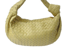 Load image into Gallery viewer, BOTTEGA VENETA ボッテガヴェネタ ザ ジョディ ラージ ソフトクラッチ型 ワンショルダーバッグ B08969138W イエロー 美品 中古 4b002689