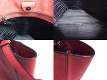 画像をギャラリービューアに読み込む, PRADA プラダ 2WAYバッグ ハンドバッグ ショルダーバッグ トライアングルロゴ 三角ロゴ ピンク シルバー金具 美品 中古 4b002711