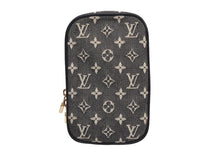 画像をギャラリービューアに読み込む, 極美品 LOUIS VUITTON ルイヴィトン モノグラム ミニ ウス ディジタル デジカメケース ポーチ M92066 グレー ネイビー 中古 4b002720