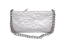 Load image into Gallery viewer, CHANEL シャネル アクセサリーポーチ カメリア ハンドバッグ ワンショルダーバッグ 8番台 シルバー ガンメタ金具 美品 中古 4b002723
