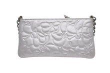 Load image into Gallery viewer, CHANEL シャネル アクセサリーポーチ カメリア ハンドバッグ ワンショルダーバッグ 8番台 シルバー ガンメタ金具 美品 中古 4b002723