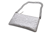 Load image into Gallery viewer, CHANEL シャネル アクセサリーポーチ カメリア ハンドバッグ ワンショルダーバッグ 8番台 シルバー ガンメタ金具 美品 中古 4b002723