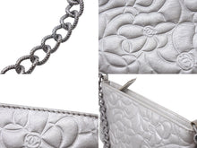 Load image into Gallery viewer, CHANEL シャネル アクセサリーポーチ カメリア ハンドバッグ ワンショルダーバッグ 8番台 シルバー ガンメタ金具 美品 中古 4b002723