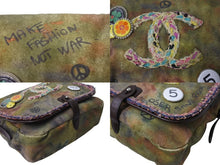 Load image into Gallery viewer, 極美品 CHANEL シャネル エンブロイダリー グラフィティ ショルダーバッグ A92789 ココマーク 21番台 カーキ 中古 4b002745