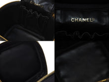 Load image into Gallery viewer, 極美品 CHANEL シャネル バニティ ハンドバッグ 4番台 ココマーク キャビアスキン ブラック ゴールド金具 中古 4b002787