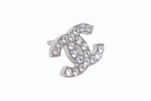 Load image into Gallery viewer, CHANEL シャネル ココマーク ピアス 重量約1.7g 05V刻印 ラインストーン メタル シルバー クリア 片耳用 美品 中古 4b002795