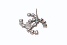 Load image into Gallery viewer, CHANEL シャネル ココマーク ピアス 重量約2.6g B17B刻印 ラインストーン メタル シルバー クリア 片耳用 美品 中古 4b002793