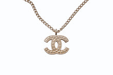 Load image into Gallery viewer, 極美品 CHANEL シャネル ココマーク ネックレス 重量約6.8g 07V刻印 全長約42.5cm メタル GP ゴールド 中古 4b002792