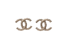 Load image into Gallery viewer, 極美品 CHANEL シャネル ココマーク 両耳 ピアス アクセサリー ドット柄 B15B刻印 1.2g GP ゴールド 中古 4b002818