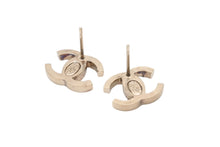 Load image into Gallery viewer, CHANEL シャネル ココマーク ピアス 両耳 アクセサリー 10C刻印 フランス製 GP ゴールドラメ 1.3g 美品 中古 4b002824
