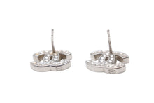 Load image into Gallery viewer, CHANEL シャネル ココマーク ピアス 重量約5.8g B18B刻印 ラインストーン メタル シルバー クリア 両耳用 美品 中古 4b002816