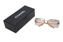 Load image into Gallery viewer, 極美品 CHANEL シャネル リムレス サングラス 4092-B c102/8Z サイズ62□15 120 ココマーク ラインストーン メタル ブラウン 中古 4b002815