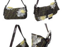 画像をギャラリービューアに読み込む, 極美品 FENDI フェンディ マンマバケット ワンショルダーバッグ 26424 ズッカ柄 フラワーモチーフ 刺繍 シルバー金具 中古 4b002837