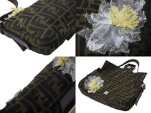 画像をギャラリービューアに読み込む, 極美品 FENDI フェンディ マンマバケット ワンショルダーバッグ 26424 ズッカ柄 フラワーモチーフ 刺繍 シルバー金具 中古 4b002837