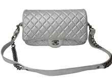 Load image into Gallery viewer, CHANEL シャネル ショルダーバッグ マトラッセ シルバー カーフスキン 21番台 アンティークシルバー金具 美品 中古 4b002849