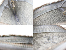 Load image into Gallery viewer, LOUIS VUITTON ルイヴィトン ダミエ アズール ポシェット クレ N62659 コインケース ホワイト 小物 良品 中古 4b002922