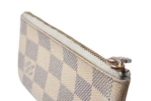 Load image into Gallery viewer, LOUIS VUITTON ルイヴィトン ダミエ アズール ポシェット クレ N62659 コインケース ホワイト 小物 良品 中古 4b002922