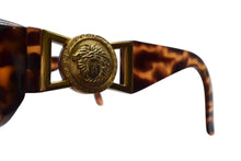 画像をギャラリービューアに読み込む, Gianni Versace ジャンニ ヴェルサーチ メデューサ ロゴ サングラス ブラウン プラスチック MOD 424 ゴールド金具 アイウェア 小物 美品 中古 4b002925