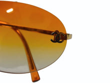 Load image into Gallery viewer, CHANEL シャネル ココマーク サングラス 4013 c.125/56 サイズ 59□16 130 オレンジ グラデーション ゴールド金具 美品 中古 4b002951