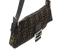 画像をギャラリービューアに読み込む, 極美品 FENDI フェンディ マンマバケット ワンショルダーバッグ 26424 ズッカ柄 キャンバス レザー ブラウン シルバー金具 中古 4b002969