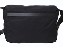画像をギャラリービューアに読み込む, PRADA プラダ VERA トライアングルロゴ ショルダーバッグ メッセンジャーバッグ ナイロン レザー ブラック シルバー金具 美品 中古 4b002978