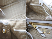 画像をギャラリービューアに読み込む, 極美品 PRADA プラダ ハンドバッグ ショルダーバッグ 2way 1BA172 キャンバス レザー ホワイト ベージュ ゴールド金具 中古 4b002997