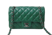 Load image into Gallery viewer, 極美品 CHANEL シャネル 横長 20cm ショルダーバッグ A69900 23番台 ミニマトラッセ グリーン ショルダーチェーン ラムスキン 中古 4b003005