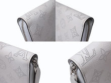 Load image into Gallery viewer, LOUIS VUITTON ルイヴィトン モノグラム マヒナ ジッピー ウォレット ラウンドファスナー 長財布 M82364 ホワイト 美品 中古 4b003017