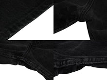 Load image into Gallery viewer, CHROME HEARTS クロムハーツ セメタリークロスパッチ デニムパンツ サイズ26 Levi's リーバイス レディース ブラック 20パッチ 美品 中古 4b003166