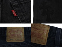 画像をギャラリービューアに読み込む, CHROME HEARTS クロムハーツ セメタリークロスパッチ デニムパンツ サイズ26 Levi's リーバイス レディース ブラック 20パッチ 美品 中古 4b003166