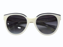 Load image into Gallery viewer, 極美品 CHANEL シャネル バタフライ シェイプ アイウェア サングラス 5414-A ホワイト ブラック ゴールド金具 サイズ54□20 中古 4b003180