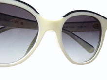 Load image into Gallery viewer, 極美品 CHANEL シャネル バタフライ シェイプ アイウェア サングラス 5414-A ホワイト ブラック ゴールド金具 サイズ54□20 中古 4b003180