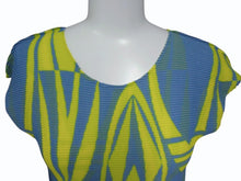 画像をギャラリービューアに読み込む, 新品同様 me ISSEY MIYAKE ミーイッセイミヤケ 転写 ワッフル プリーツ ブラウス ブルー イエロー ポリエステル MI51FK497 サイズF 中古 4b003194