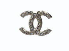Load image into Gallery viewer, CHANEL シャネル ココマーク ピアス 重量約1.3g B11P刻印 ラインストーン メタル シルバー クリア 両耳用 美品 中古 4b003219