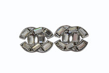 Load image into Gallery viewer, 極美品 CHANEL シャネル ピアス ココマーク 両耳 01P刻印 4.6g メタル スクエアラインストーン シルバー 中古 4b003222
