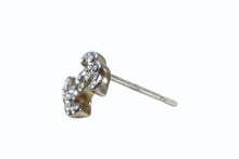 Load image into Gallery viewer, CHANEL シャネル ピアス ココマーク 10V刻印 メタル ラインストーン シルバー 重量約1.5g 両耳用 美品 中古 4b003220