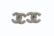 Load image into Gallery viewer, 極美品 CHANEL シャネル ココマーク ピアス 両耳 アクセサリー A12A刻印 メタル ラインストーン シルバー 2.5g 中古 4b003207